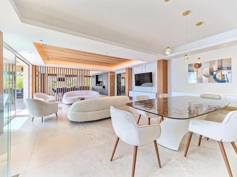 La Rocaille Villa Antibes 0*,